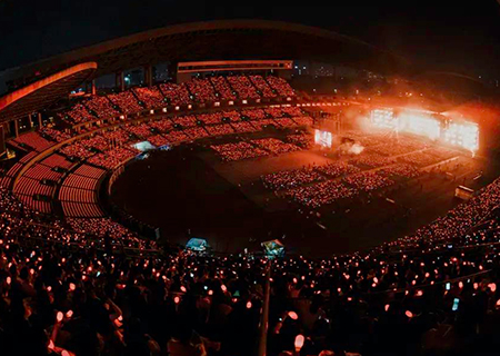 72779太阳集团透明屏闪耀周杰伦张韶涵演唱会和GETshow展！