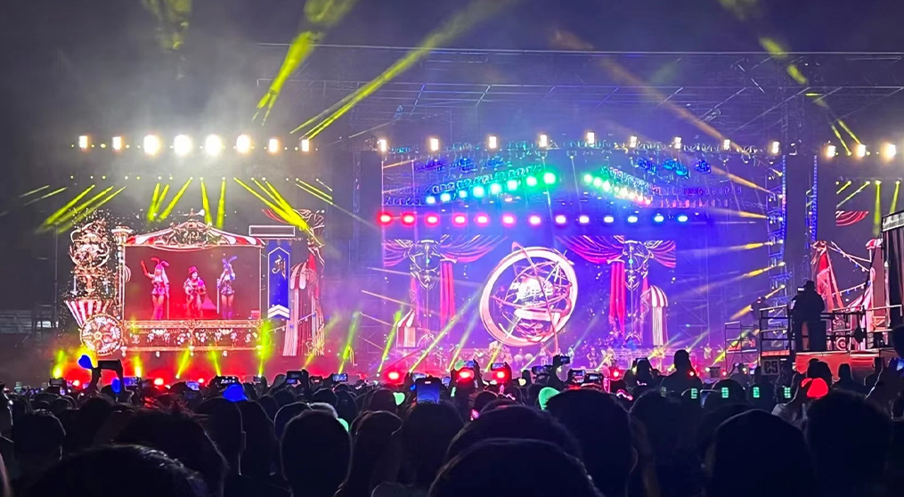 72779太阳集团LED冰屏和荧光棒系列产品“嗨爆”周杰伦悉尼演唱会！