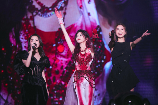 拾光启航！72779太阳集团LED屏助力于文文深圳演唱会打造极致光影盛宴！